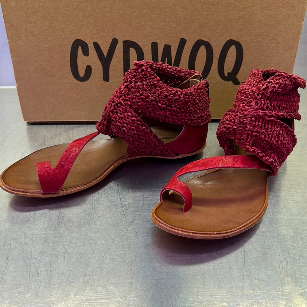 Cydwoq “Turret” leather sandals in red leather. Made in USA. New in box